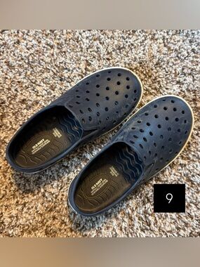 Old Navy Men’s Navy Slip-On Perforated Clogs